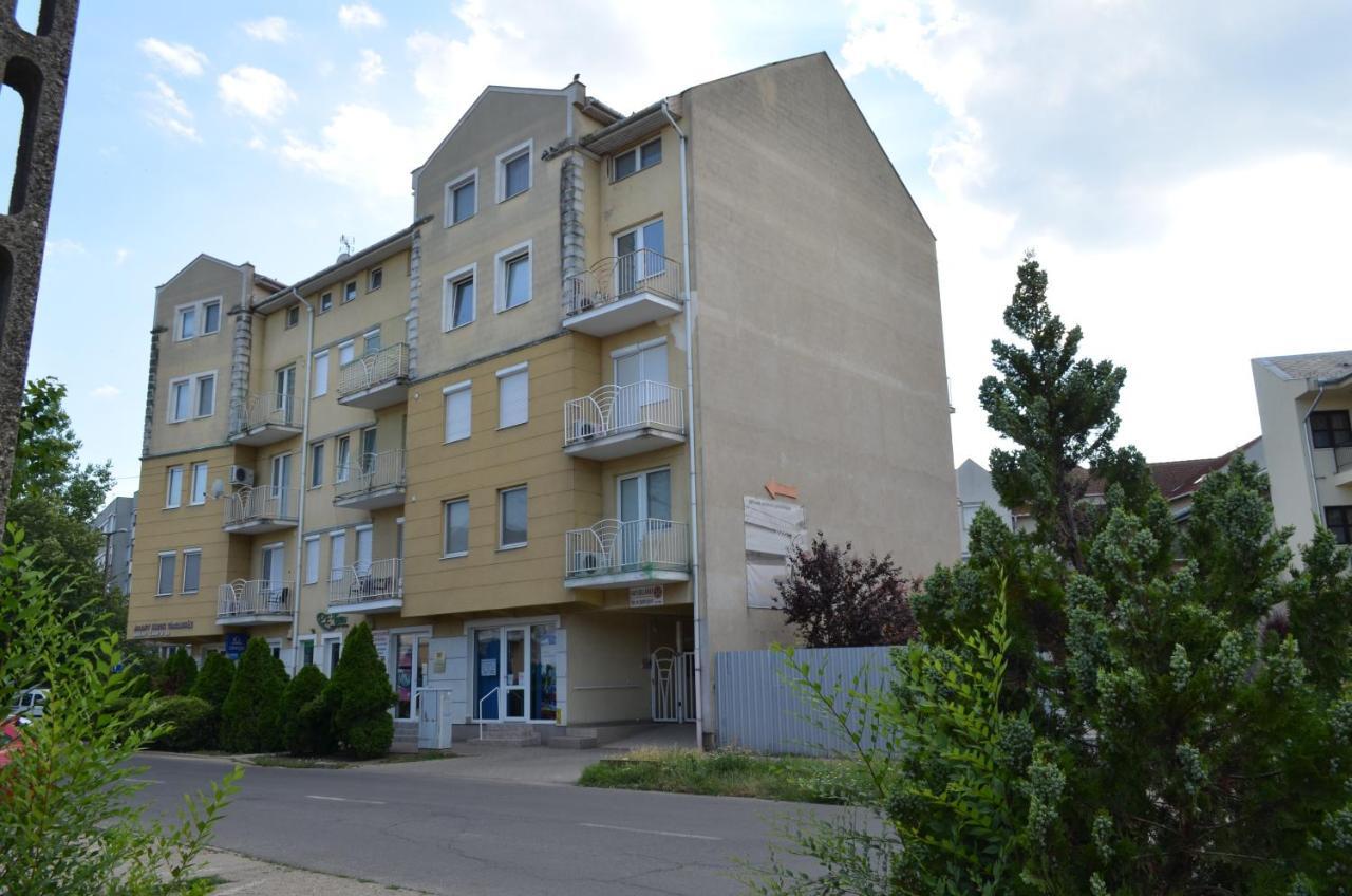 Gabi Apartman Hajdúszoboszló Exteriör bild